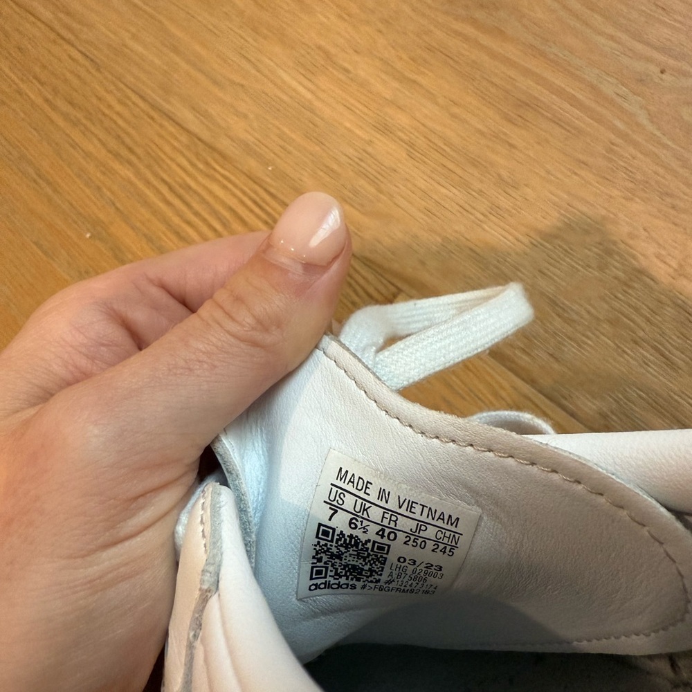 Adidas White and Black Sneakers Classic Design - Picture 5 of 5